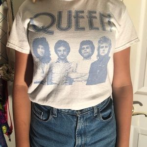 queen band tee